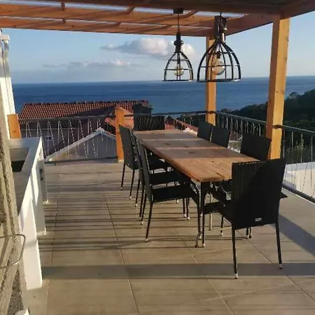 Our Place In Pico Companhia de Cima