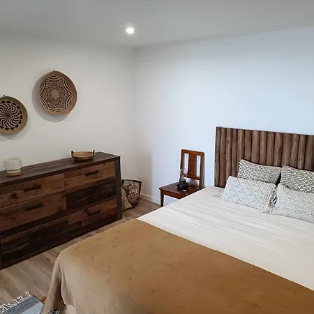 Our Place In Pico Companhia de Cima