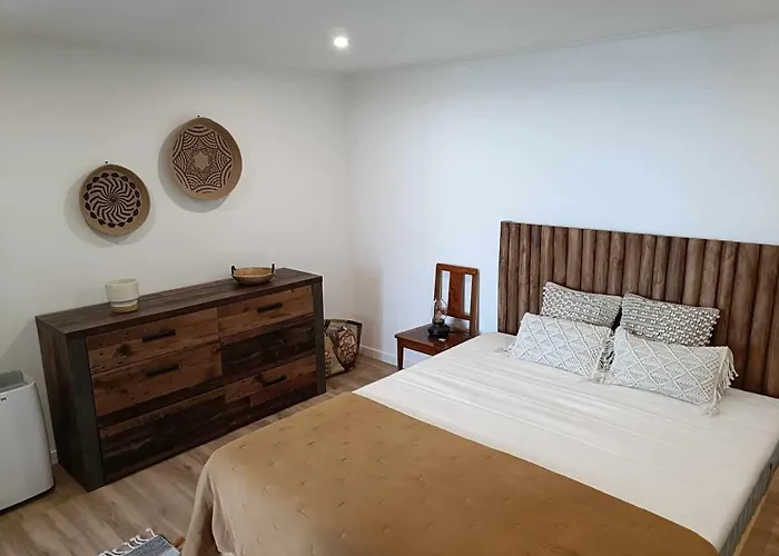 Our Place In Pico Companhia de Cima